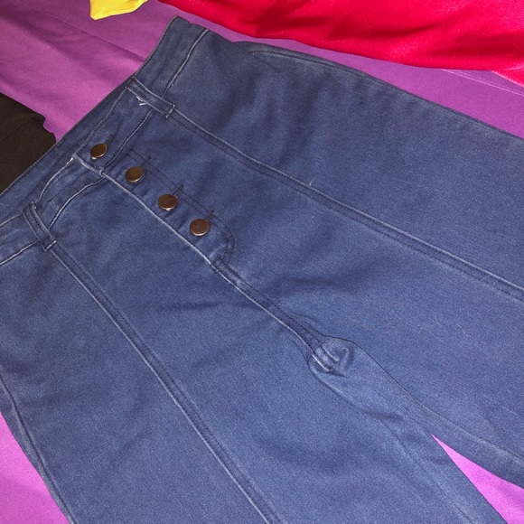 Button Jeans - Picture 6 of 6